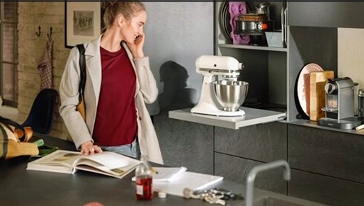 📐 Выдвижная полка с фиксатором BLUM